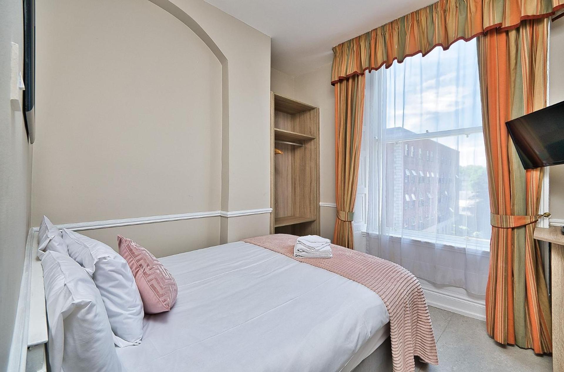 Twin Room,1641010617:JPEG